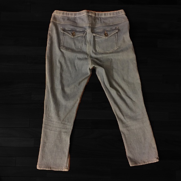 3/$15- ✨HUE CAPRI LEGGINGS STRETCHY JEAN✨ADD-ON ITEM $50➕ - Picture 9 of 13